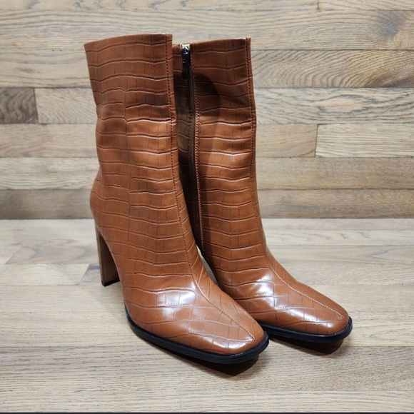 PRETTY LITTLE THING TAN SNAKE EMBOSSED BOOTS SIZE 5 - Picture 1 of 3